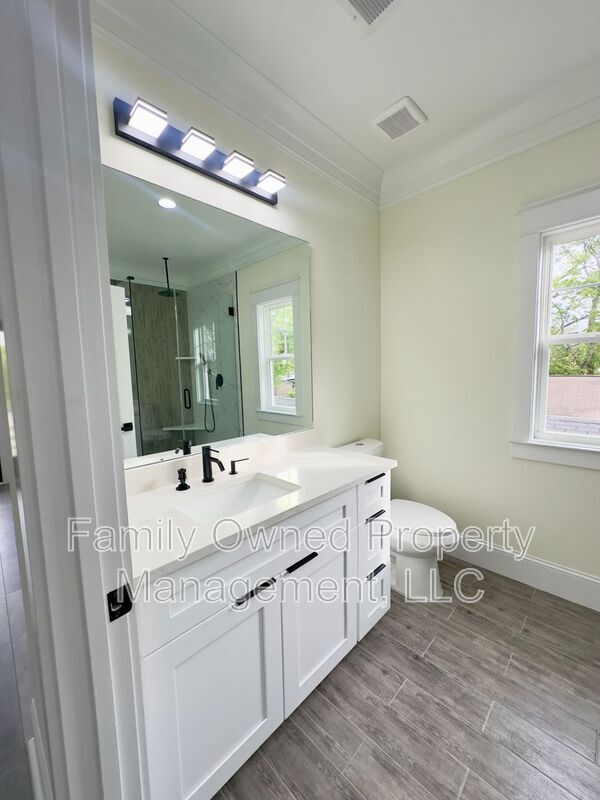 Building Photo - 2245 Fillmore St