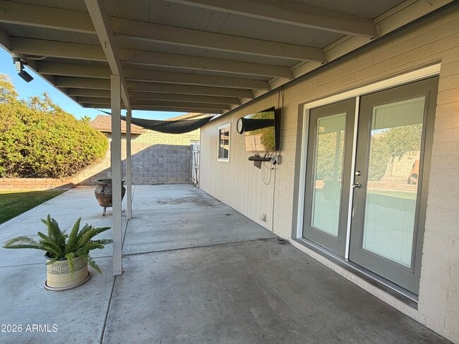 Building Photo - 4140 W Paradise Dr