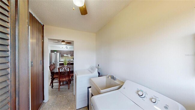 Building Photo - 502 N Beverly Ave