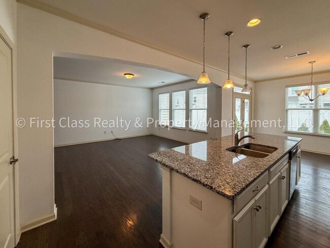 Building Photo - 565 Park View Drive