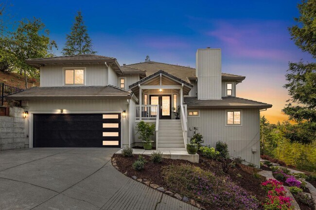 Building Photo - Large Single Family Home