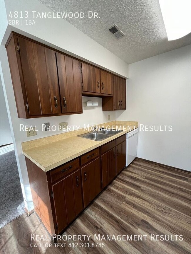 Building Photo - 4813 Tanglewood Dr