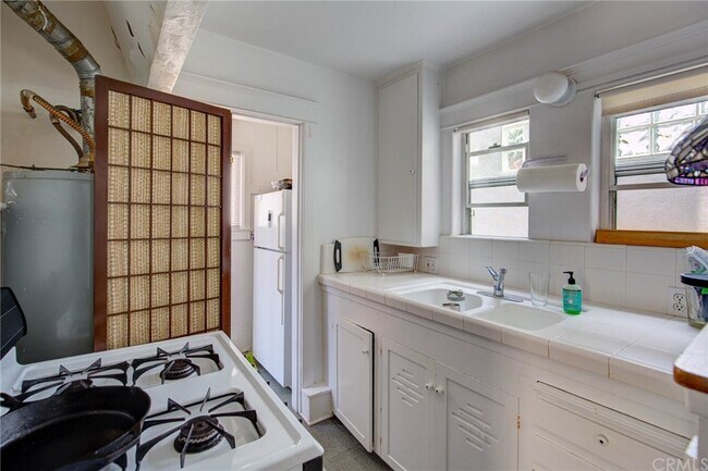 Building Photo - 223 24th St