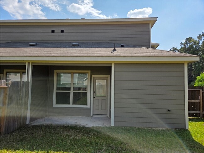 Building Photo - 9910 Grosbeak Ln