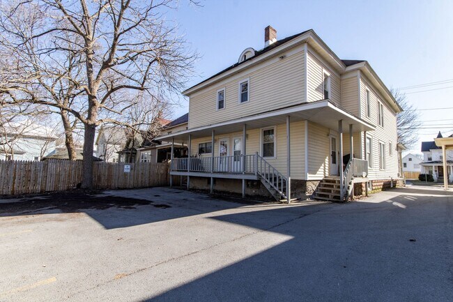 Building Photo - 1025 State St