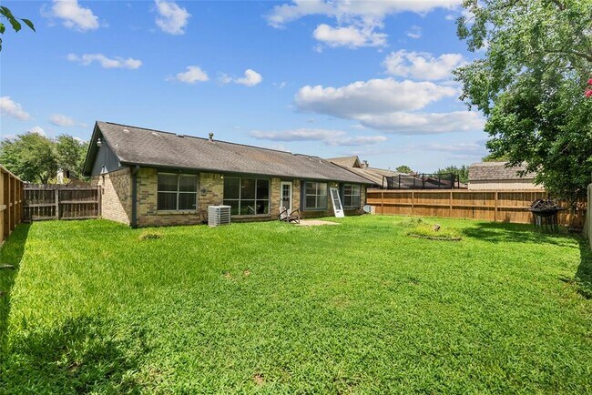 Building Photo - 2515 Northern Dr