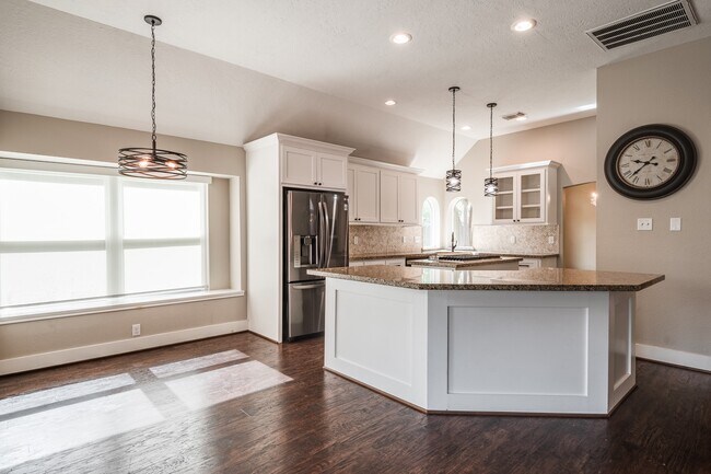 Building Photo - 2506 S Strathford Ln