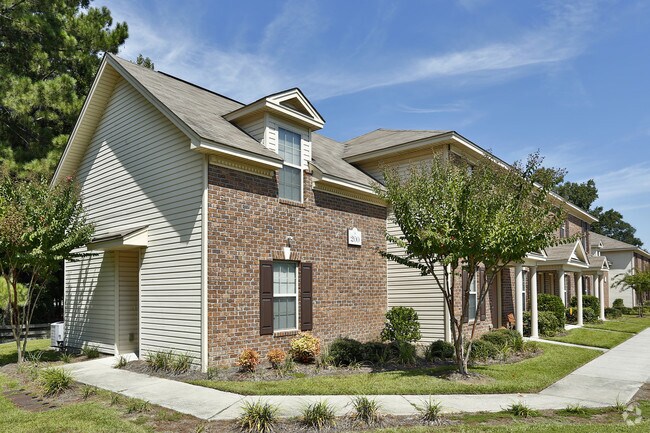 Building Photo - The Retreat at Garden Lake