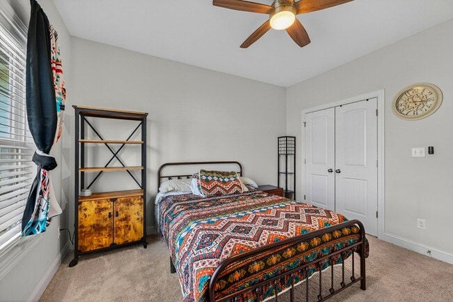 Building Photo - Spacious Stateside Home with Bonus Room & Screened-In Porch