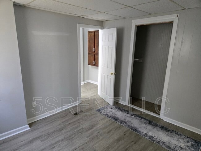 Building Photo - 236 S Mary Ellen St