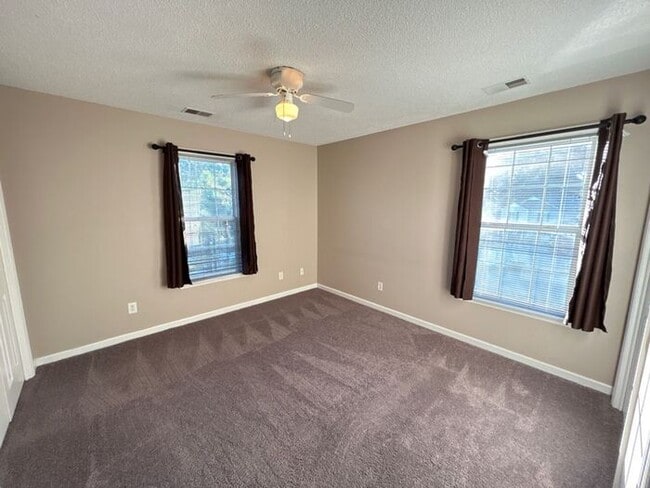 Building Photo - 112 Winterberry Ln