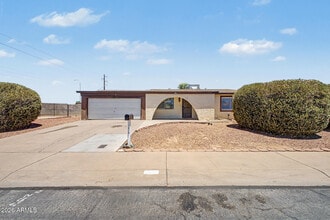 Building Photo - 7014 W Palo Verde Dr