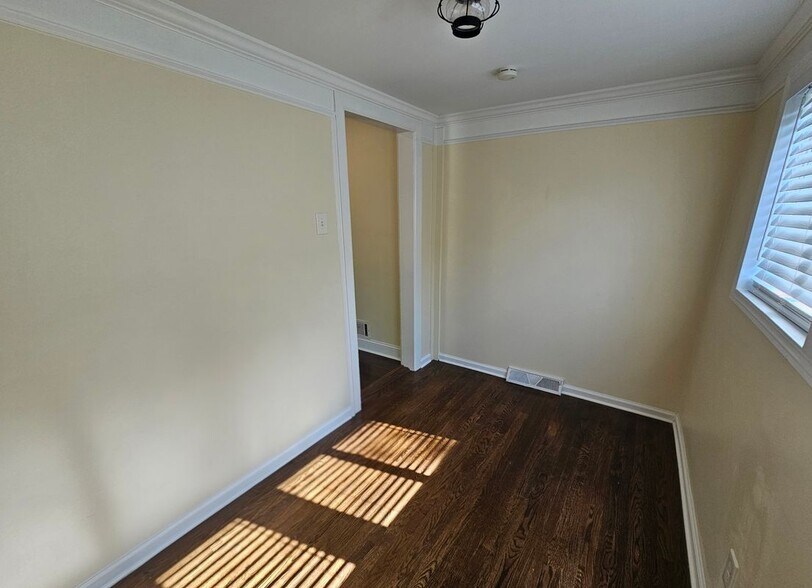 Building Photo - 276 Frasier St SE