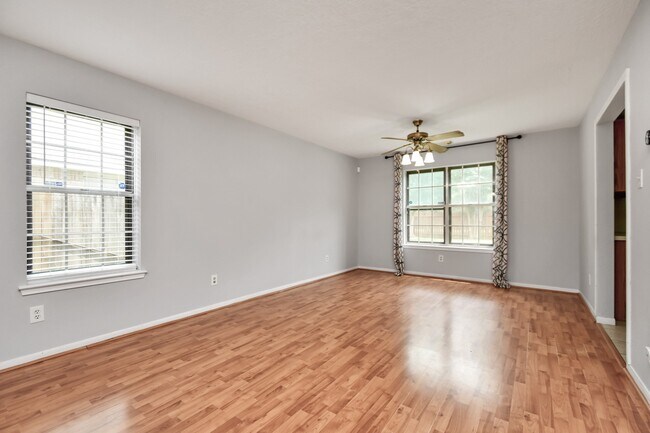 Building Photo - 2707 Blue Mist Dr