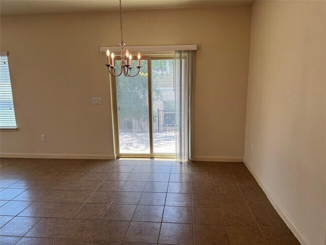 Building Photo - 1620 Bryant Dr