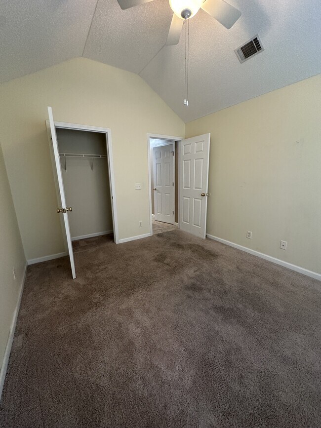 Building Photo - 110 W Tahoe Dr