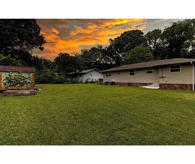 Building Photo - 3600 Bennett Rd
