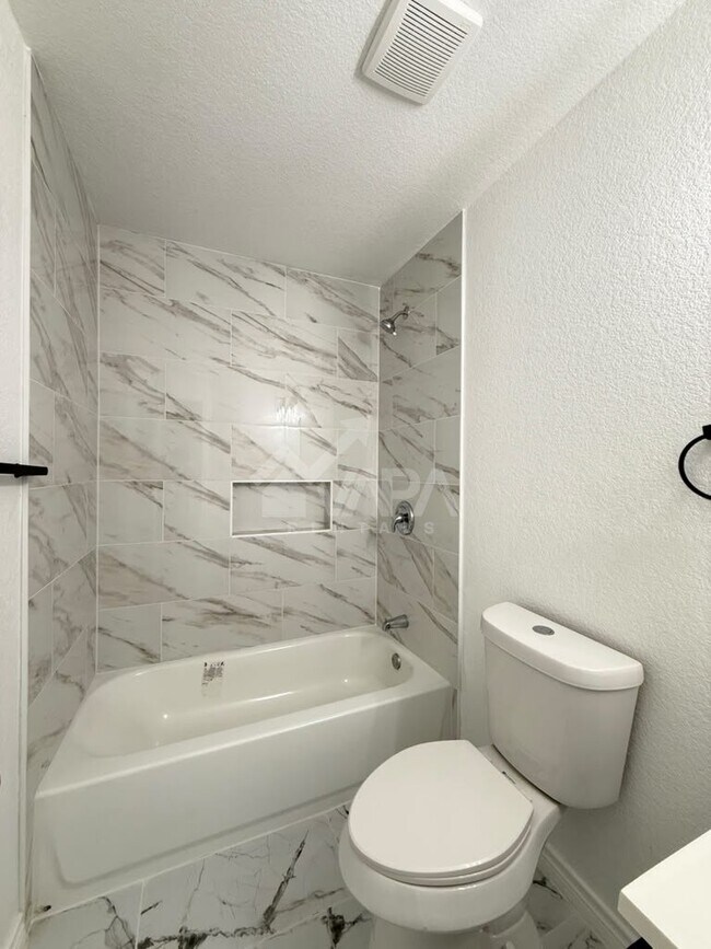 Building Photo - 817 Meadow Peak