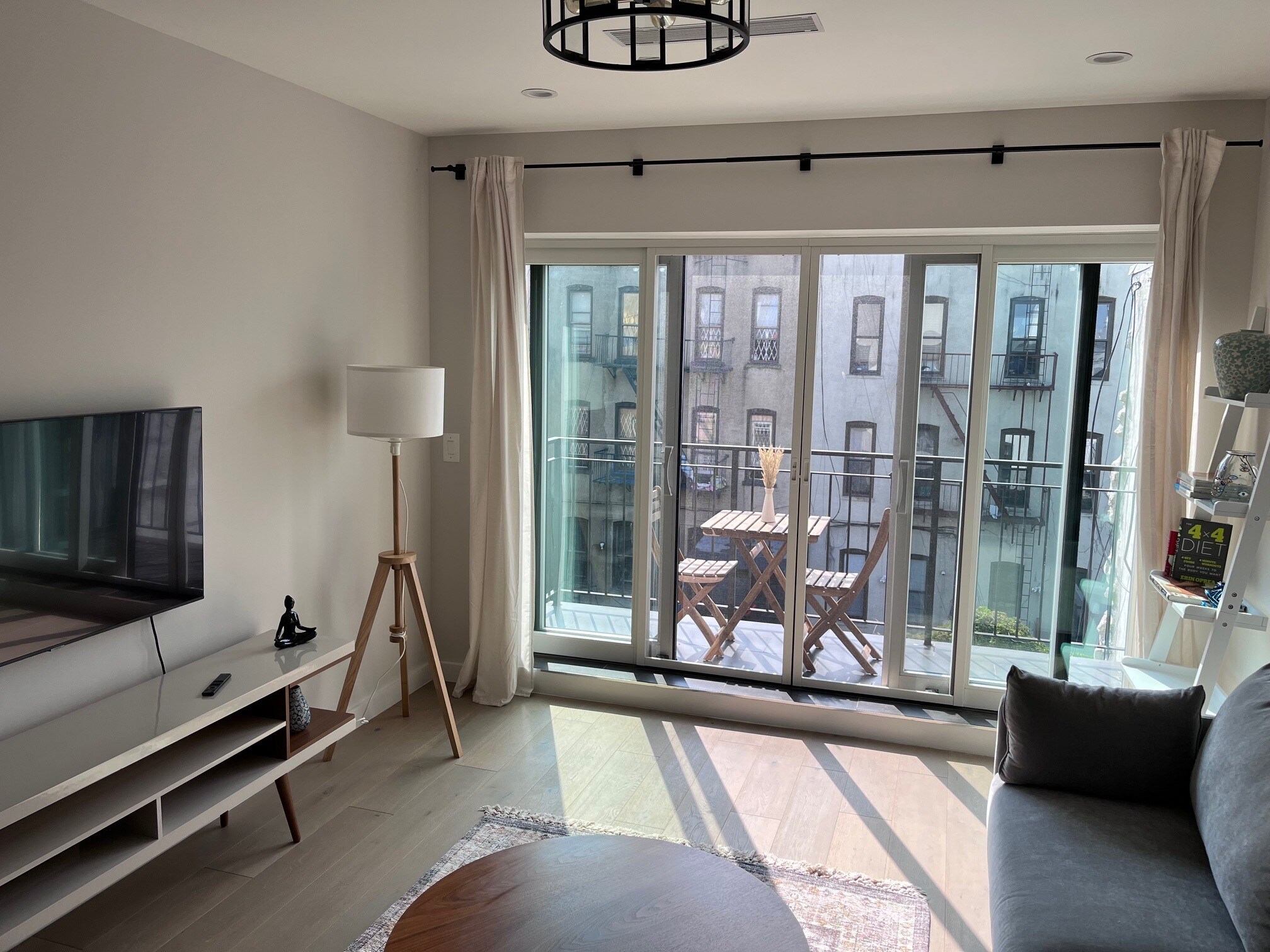 Building Photo - 1390 Putnam Ave