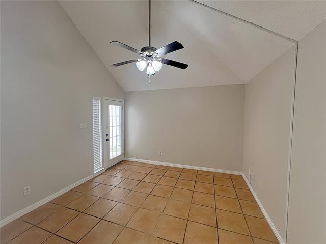 Building Photo - 3147 Royal Gable Dr