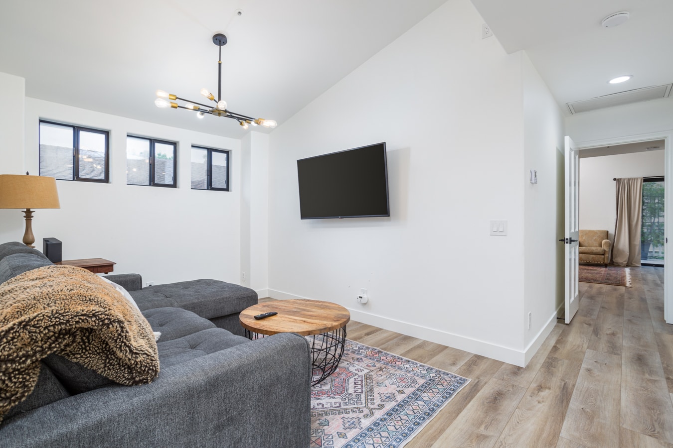 flexible loft area - 162 Avenida Florencia