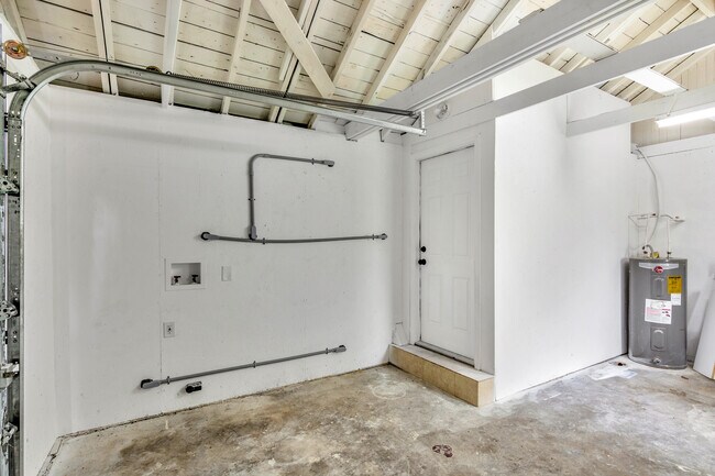 Building Photo - 1515 Sadlon Ave