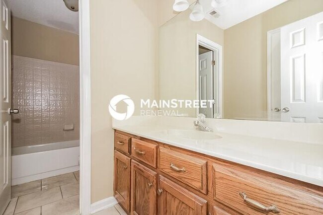 Building Photo - 4 Bedroom Pet-Friendly Home in Cordova, TN with Main Street Renewal