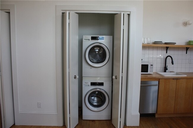 Building Photo - 225 Weybosset St