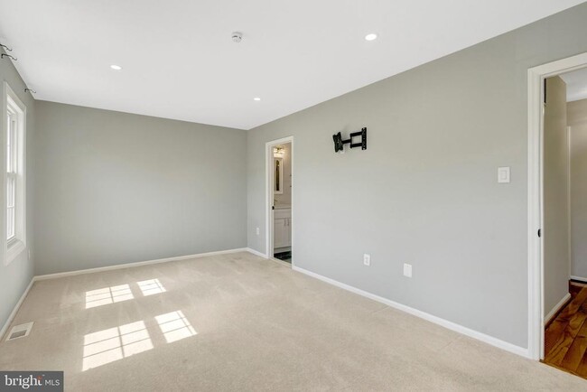 Building Photo - 8478 Battle Ct