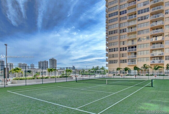 Building Photo - 18051 Biscayne Blvd