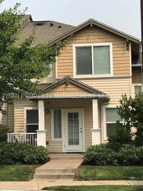 Primary Photo - Beautiful Three Story Townhouse with Gas F...