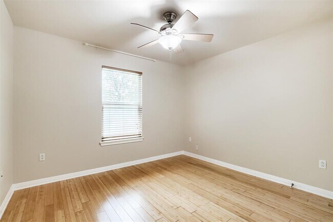 Building Photo - 15314 Oklahoma St