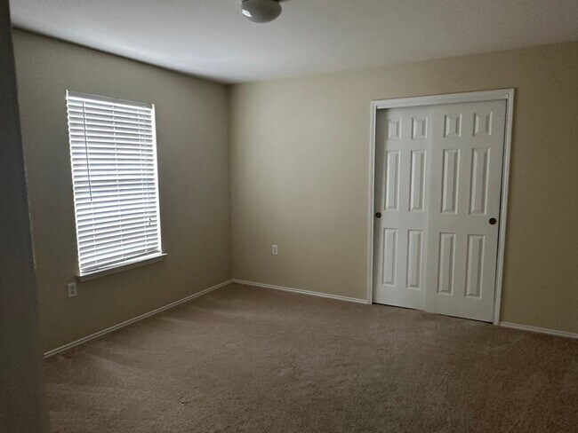 Building Photo - Modern 3/BR 2.5/BA Home with Stylish Kitch...