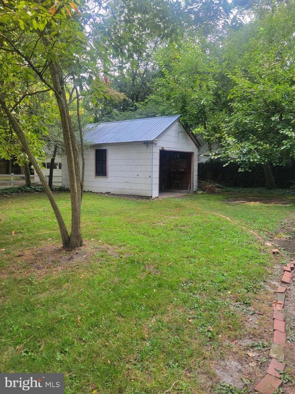 Building Photo - 905 Evergreen Ave