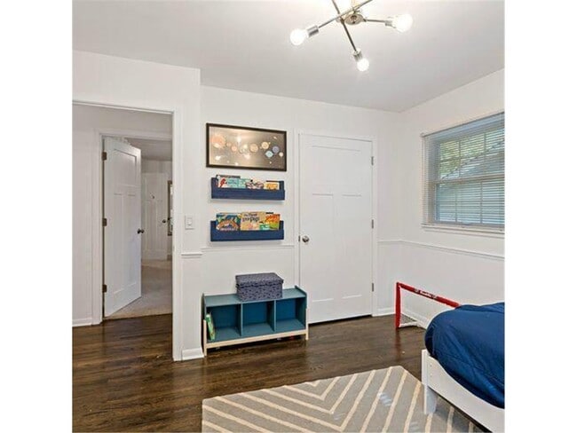 Building Photo - 4520 Vandervork Ave