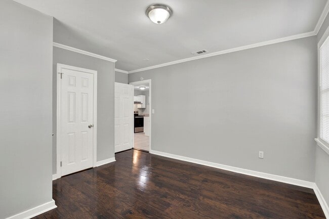 Building Photo - 2215