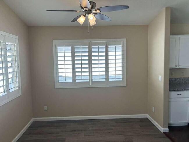 Building Photo - 15822 N 5th Ave