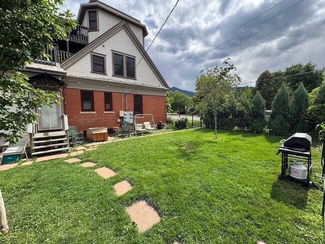 Building Photo - 1805 Spruce St