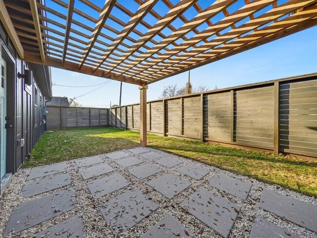 Building Photo - 5619 Chapman St