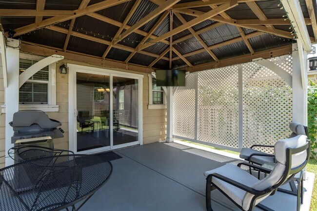 Building Photo - 1051 Dorn