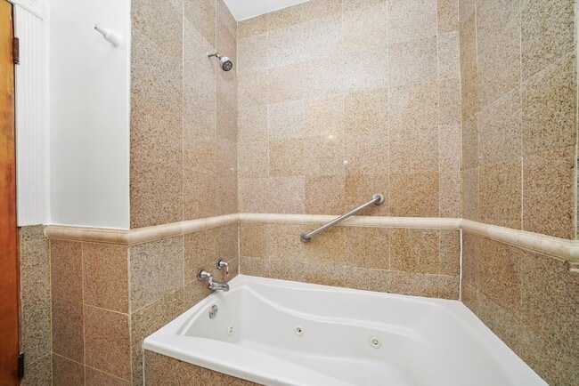 Building Photo - 5223 W School St