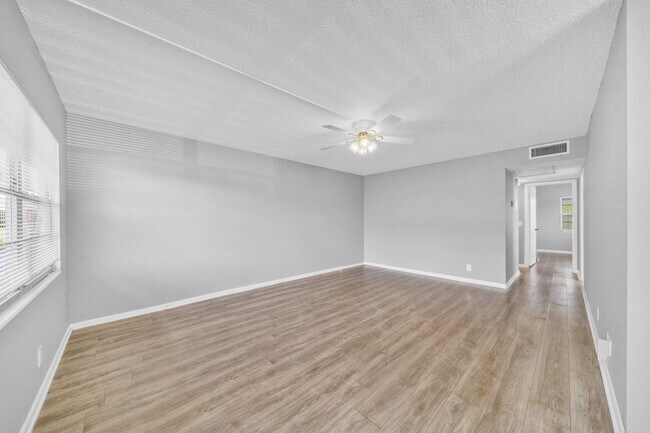 Building Photo - 308 Fanshaw H