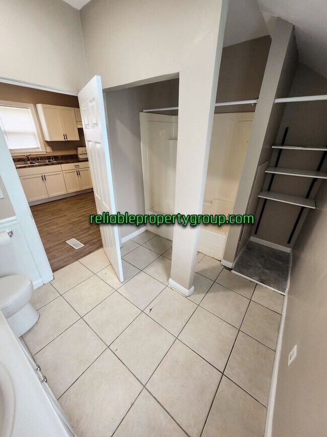 Building Photo - 436 E Taber St