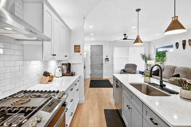 Building Photo - 1299 Newton St