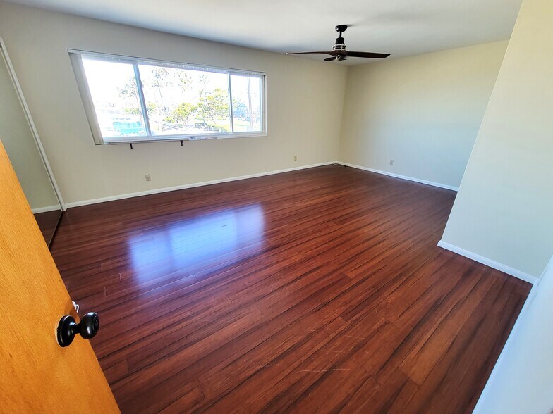 Building Photo - 1001 Seal Way