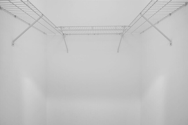 Building Photo - Stunning  2-bedr 2-bath+ Den/office home located in the desirable Lindsford in Fort Myers