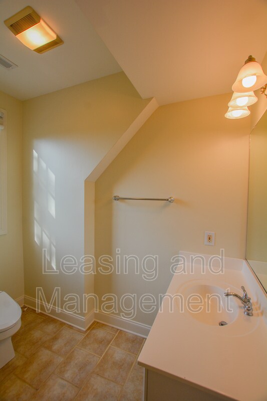 Building Photo - 1666 Back Creek Rd