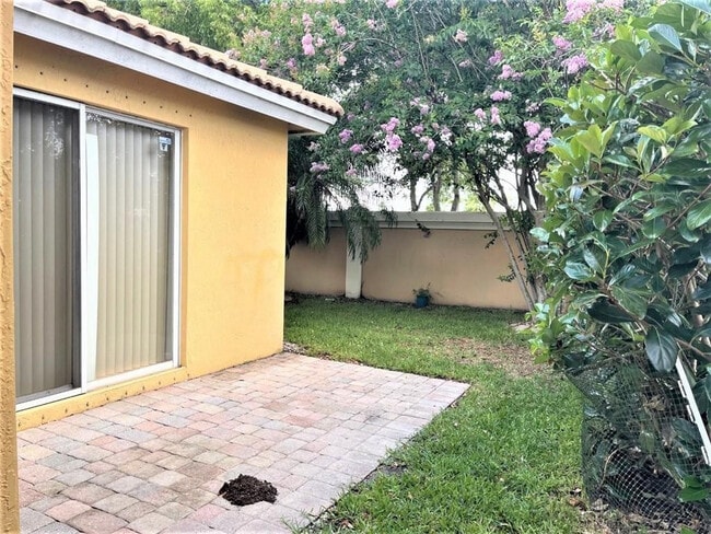 Building Photo - 3427 Commodore Ct