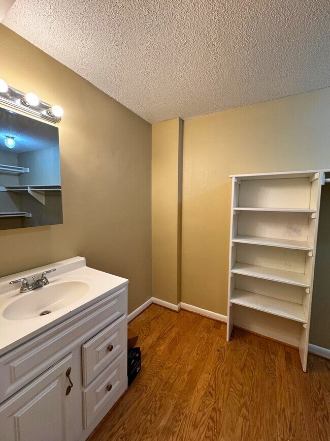 Building Photo - Modern Luxury Studio at Park Place | All Utilities Included