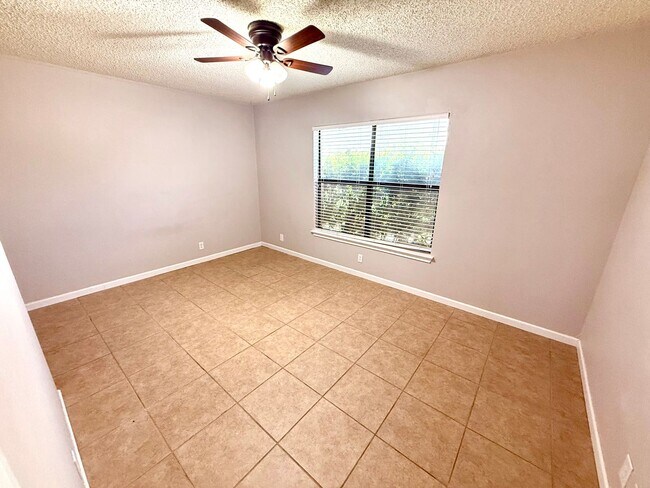 Building Photo - **APPLICATION RECEIVED** *MOVE IN SPECIAL* Beautiful 3 Bedroom Home with Granite Countertops & La...